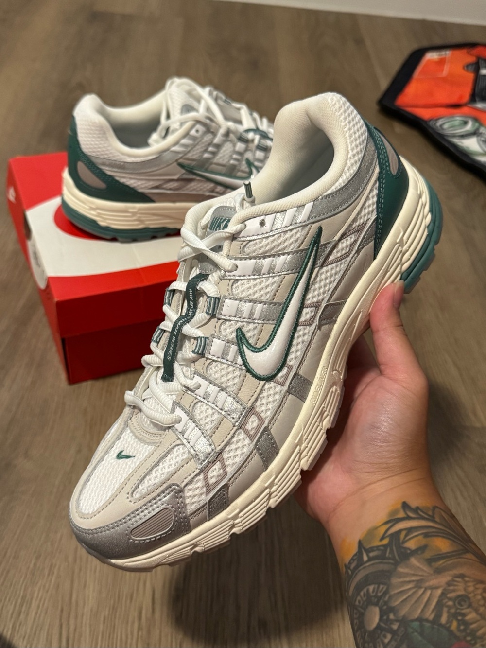 Nike P-6000 Premium Light Bone Bicoastal Green Men’s 10 / Women’s 11.5